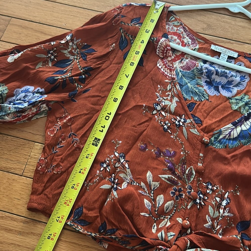 Peace of Patrons Rust Floral Boho Tie-Front Crop Blouse Size M - Like New! - Picture 8 of 8